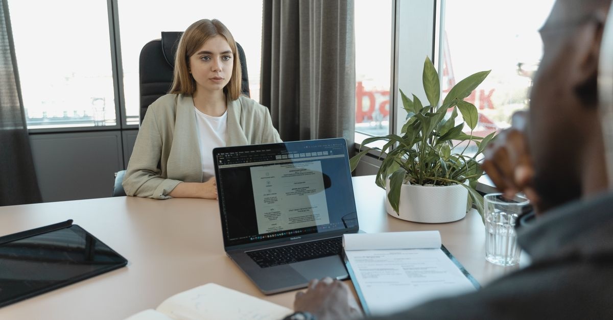 Powrót do pracy po urlopie macierzyńskim: inspirujące przykłady CV i sposób, by pokazać swoje nowe supermoce